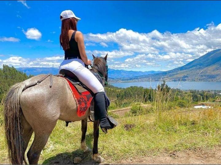 Cabalgando por el Lago San Pablo