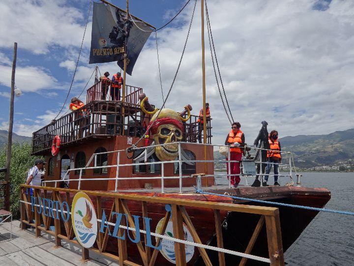 Barco Pirata Bellavista en el Puerto Azul