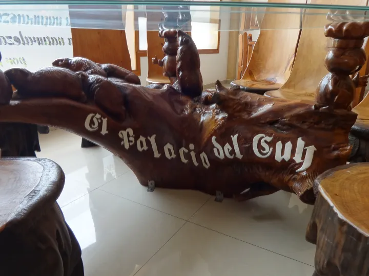 Mesa del Cuy arte en madera