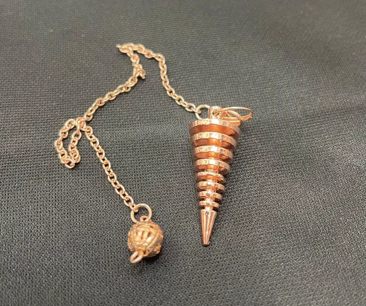 PÉNDULO DE METAL ORO ROSADO